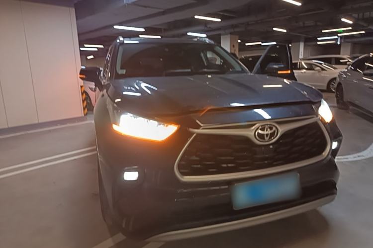Used Toyota Highlander 2022 380T 4x4 Luxury Edition 7 Seats Front Right 45 Deg