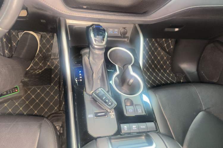 Used Toyota Highlander 2022 Dual-Engine 2.5L Four-Wheel Drive Prestige Version 7 Seats Gear Lever