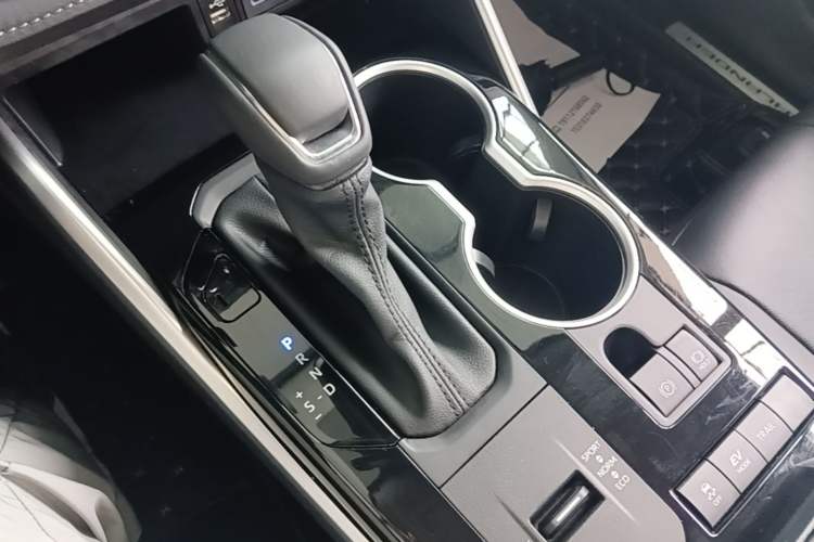 Used Toyota Highlander 2022 Dual-Engine 2.5L Four-Wheel Drive Prestige Version 7 Seats Gear Lever
