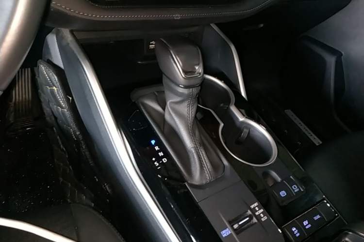 Used Toyota Highlander 2022 Dual-Engine 2.5L Four-Wheel Drive Prestige Version 7 Seats Gear Lever
