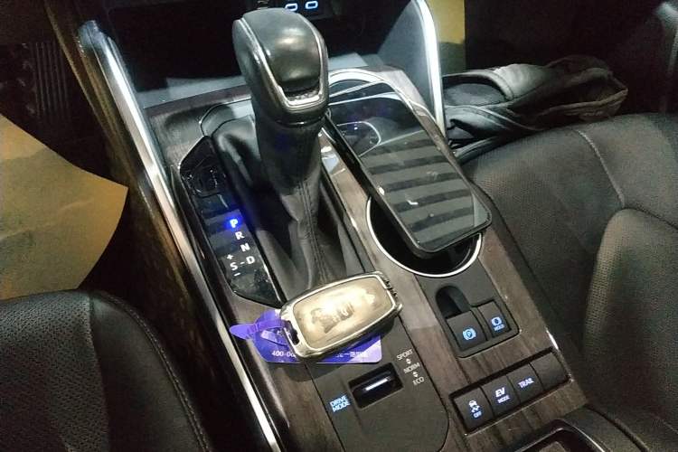 Used Toyota Highlander 2022 Dual-Engine 2.5L Four-Wheel Drive Supreme Edition 7-Seater Gear Lever