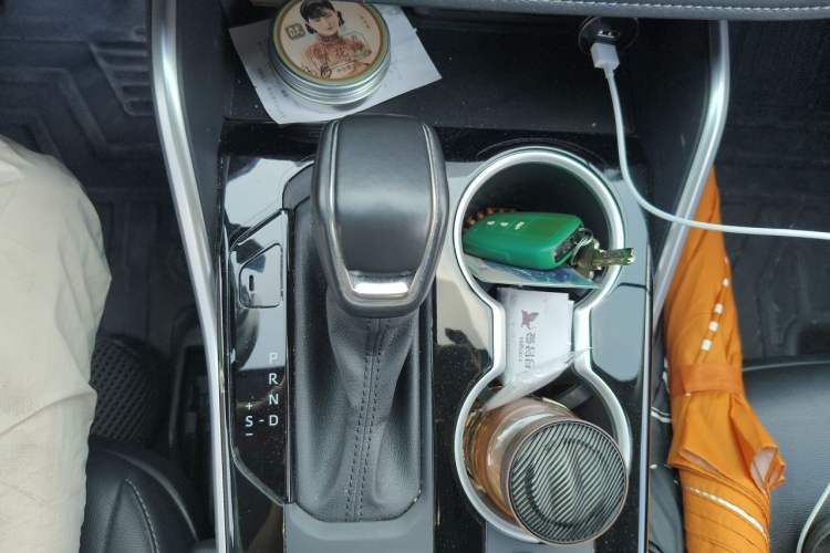 Used Toyota Highlander 2022 Dual-Engine 2.5L Four-Wheel Drive Prestige Version 7 Seats Gear Lever