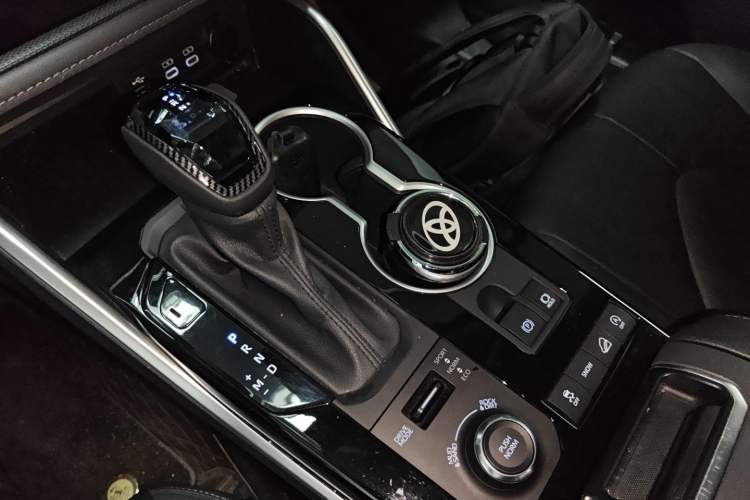 Used Toyota Highlander 2022 380T Four-Wheel Drive Prestige Edition 7-Seater Gear Lever