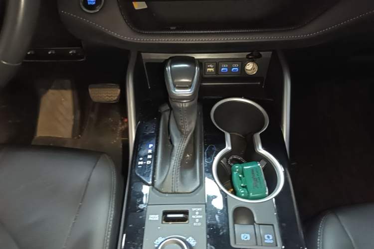 Used Toyota Highlander 2022 380T Four-Wheel Drive Prestige Edition 7-Seater Gear Lever