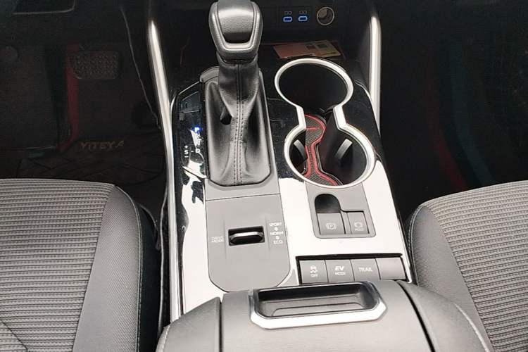 Used Toyota Highlander 2022 Dual-Engine 2.5L 4x4 Elite Edition 7-Seater Gear Lever