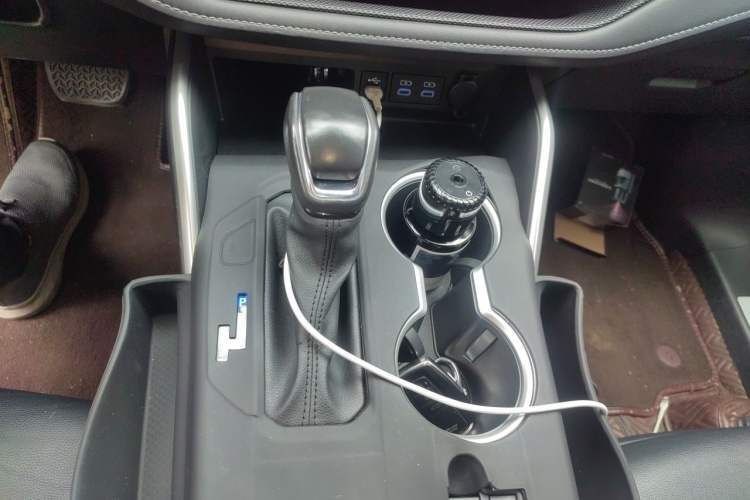 Used Toyota Highlander 2022 Dual-Engine 2.5L Four-Wheel Drive Prestige Version 7 Seats Gear Lever