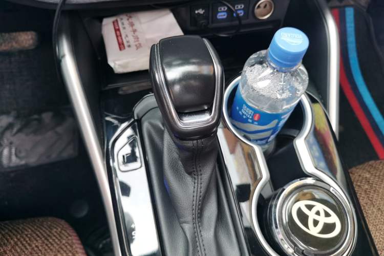 Used Toyota Highlander 2022 Dual-Engine 2.5L Four-Wheel Drive Prestige Version 7 Seats Gear Lever