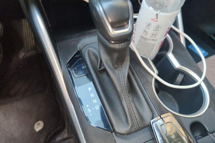 Used Toyota Highlander 2022 Dual-Engine 2.5L Four-Wheel Drive Prestige Version 7 Seats Gear Lever