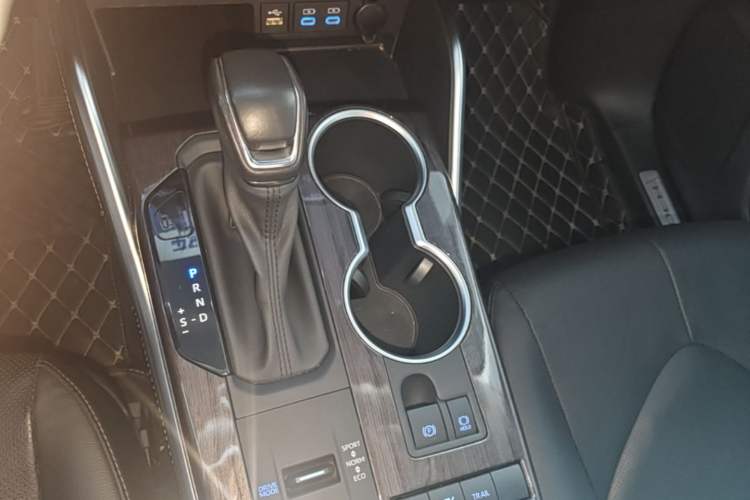 Used Toyota Highlander 2022 Dual-Engine 2.5L Four-Wheel Drive Supreme Edition 7-Seater Gear Lever
