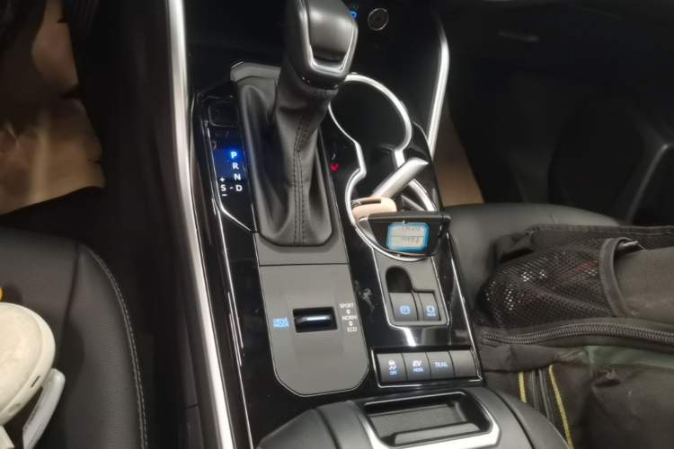 Used Toyota Highlander 2022 Dual-Engine 2.5L Four-Wheel Drive Prestige Version 7 Seats Gear Lever