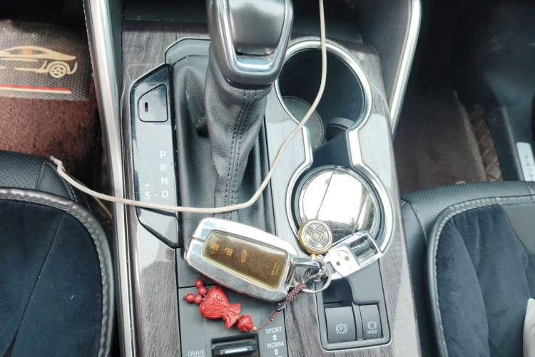 Used Toyota Highlander 2022 Dual-Engine 2.5L Four-Wheel Drive Supreme Edition 7-Seater Gear Lever
