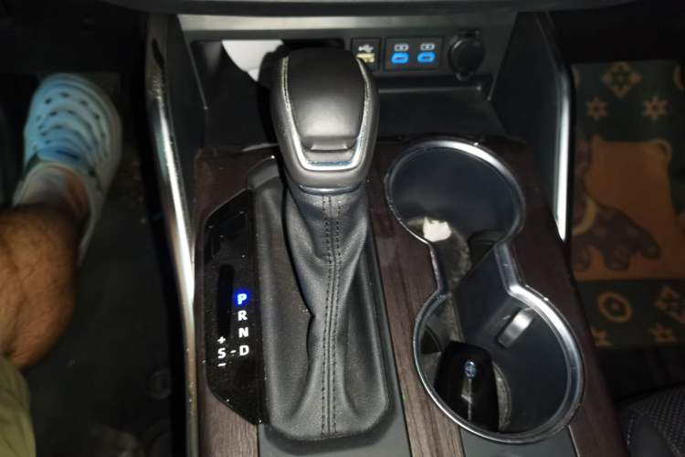 Used Toyota Highlander 2022 Dual-Engine 2.5L Four-Wheel Drive Supreme Edition 7-Seater Gear Lever
