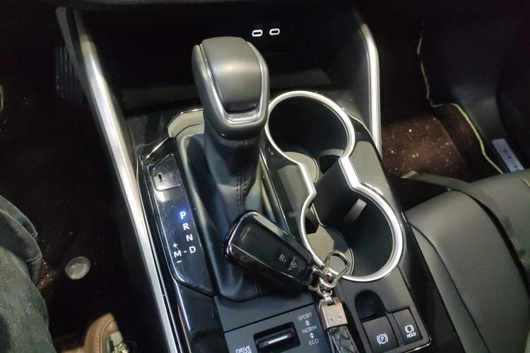 Used Toyota Highlander 2022 380T 4x4 Luxury Edition 7 Seats Gear Lever