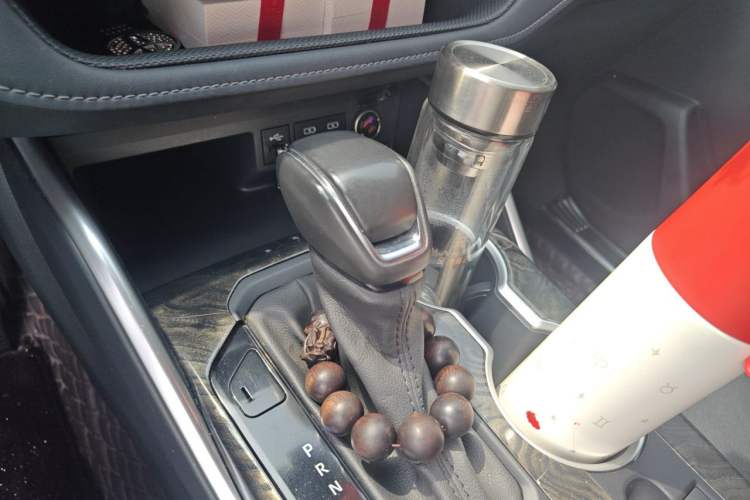 Used Toyota Highlander 2022 Dual-Engine 2.5L Four-Wheel Drive Prestige Version 7 Seats Gear Lever