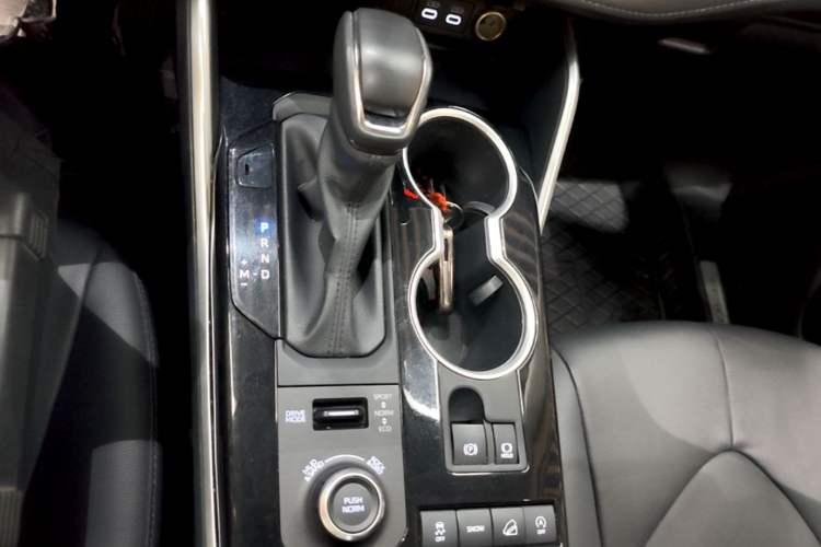 Used Toyota Highlander 2022 380T 4x4 Luxury Edition 7 Seats Gear Lever