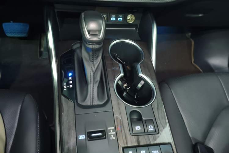 Used Toyota Highlander 2022 Dual-Engine 2.5L Four-Wheel Drive Supreme Edition 7-Seater Gear Lever