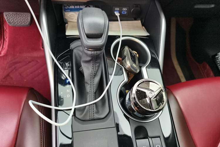 Used Toyota Highlander 2022 Dual-Engine 2.5L 4x4 Elite Edition 7-Seater Gear Lever
