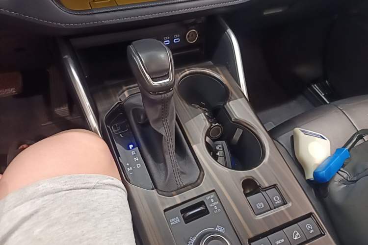 Used Toyota Highlander 2022 380T 4x4 Luxury Edition 7 Seats Gear Lever