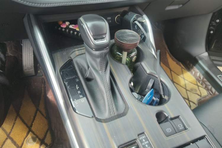 Used Toyota Highlander 2022 Dual-Engine 2.5L Four-Wheel Drive Prestige Version 7 Seats Gear Lever