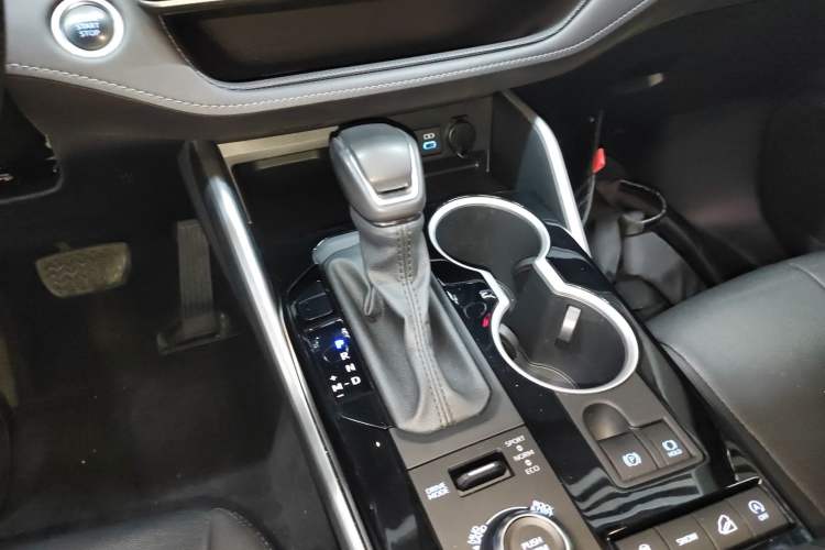 Used Toyota Highlander 2022 380T Four-Wheel Drive Prestige Edition 7-Seater Gear Lever