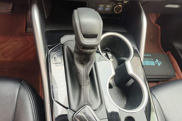 Used Toyota Highlander 2022 Dual-Engine 2.5L Two-Wheel Drive Elite Edition 5 Seats Gear Lever
