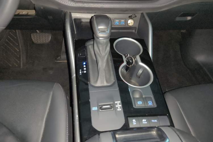 Used Toyota Highlander 2022 Dual-Engine 2.5L Four-Wheel Drive Prestige Version 7 Seats Gear Lever