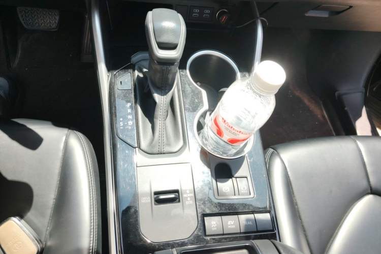 Used Toyota Highlander 2022 Dual-Engine 2.5L 4x4 Elite Edition 7-Seater Gear Lever