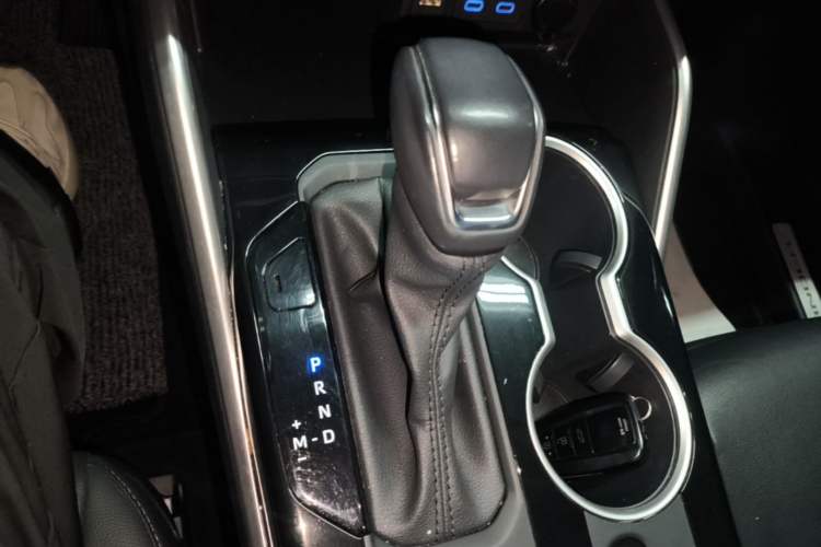 Used Toyota Highlander 2022 380T Four-Wheel Drive Prestige Edition 7-Seater Gear Lever