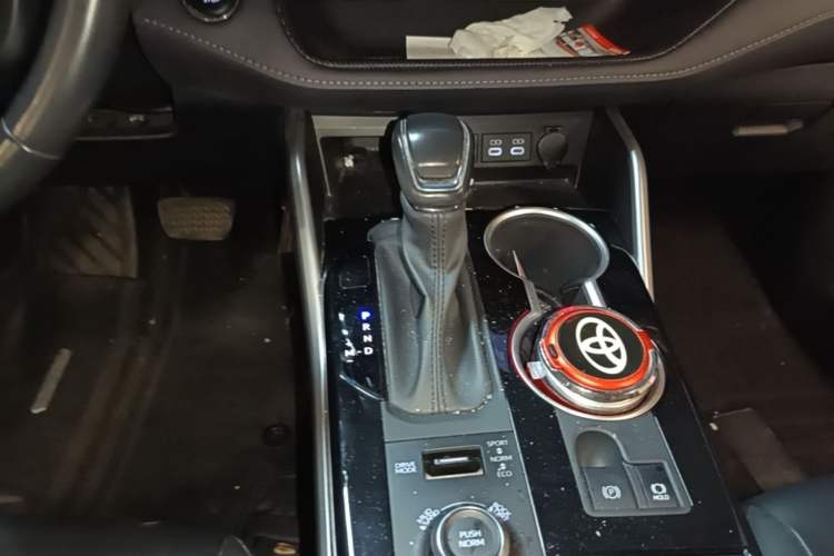 Used Toyota Highlander 2022 380T 4x4 Luxury Edition 7 Seats Gear Lever
