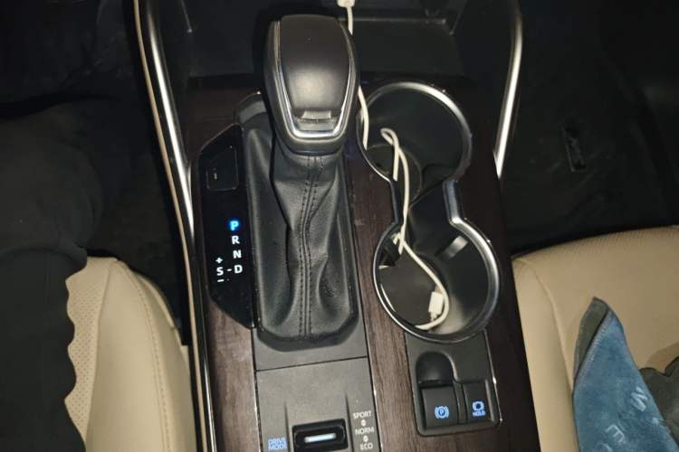 Used Toyota Highlander 2022 Dual-Engine 2.5L Four-Wheel Drive Supreme Edition 7-Seater Gear Lever