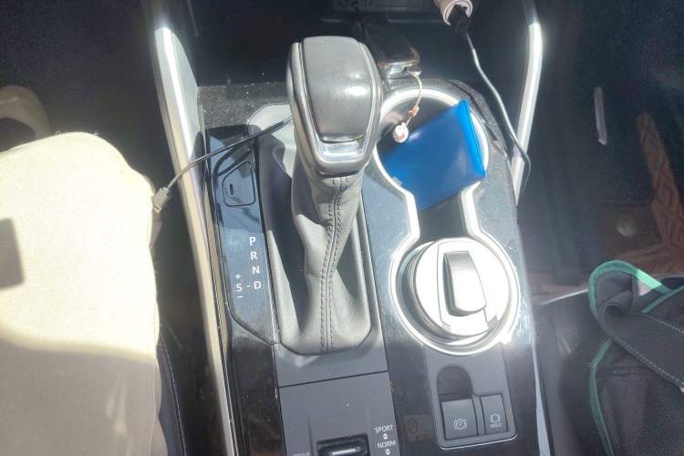 Used Toyota Highlander 2022 Dual-Engine 2.5L Four-Wheel Drive Prestige Version 7 Seats Gear Lever