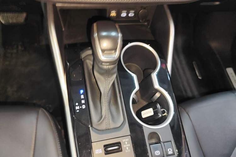 Used Toyota Highlander 2022 380T Four-Wheel Drive Prestige Edition 7-Seater Gear Lever
