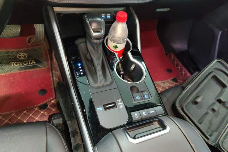 Used Toyota Highlander 2022 Dual-Engine 2.5L Four-Wheel Drive Prestige Version 7 Seats Gear Lever
