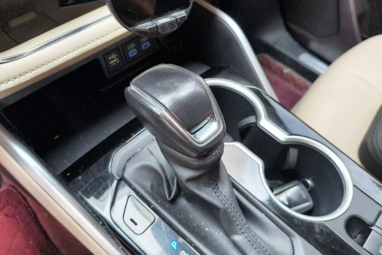 Used Toyota Highlander 2022 Dual-Engine 2.5L Four-Wheel Drive Prestige Version 7 Seats Gear Lever