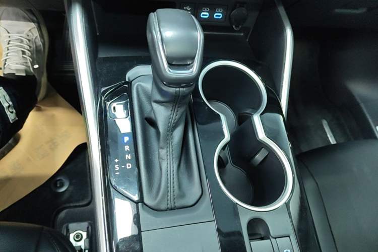 Used Toyota Highlander 2022 Dual-Engine 2.5L Four-Wheel Drive Prestige Version 7 Seats Gear Lever