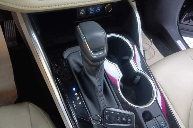 Used Toyota Highlander 2022 Dual-Engine 2.5L Four-Wheel Drive Prestige Version 7 Seats Gear Lever