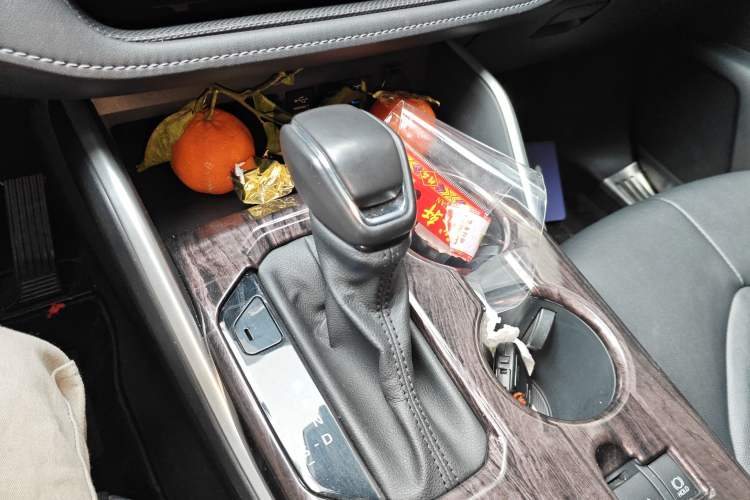 Used Toyota Highlander 2022 Dual-Engine 2.5L Four-Wheel Drive Prestige Version 7 Seats Gear Lever