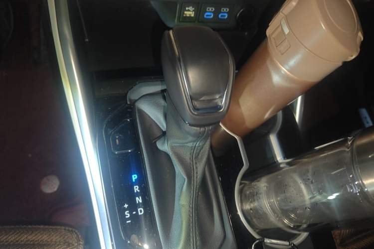 Used Toyota Highlander 2022 Dual-Engine 2.5L Four-Wheel Drive Prestige Version 7 Seats Gear Lever