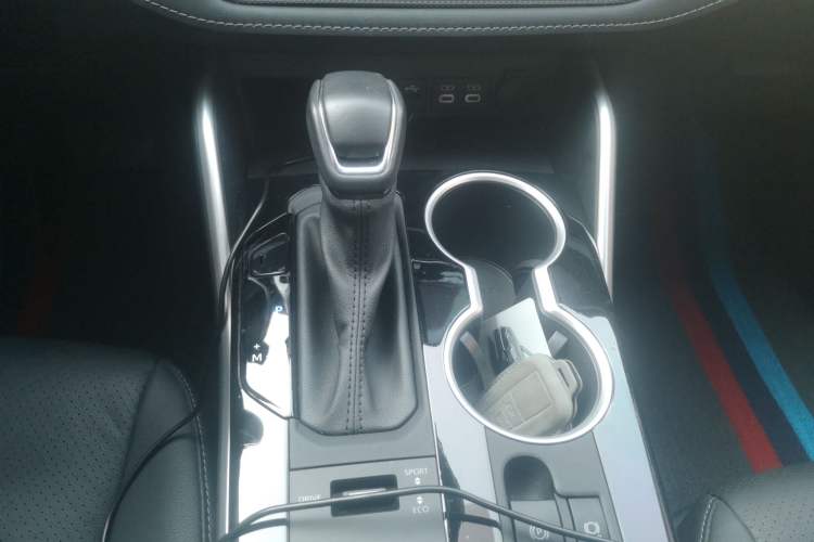 Used Toyota Highlander 2022 380T Four-Wheel Drive Prestige Edition 7-Seater Gear Lever