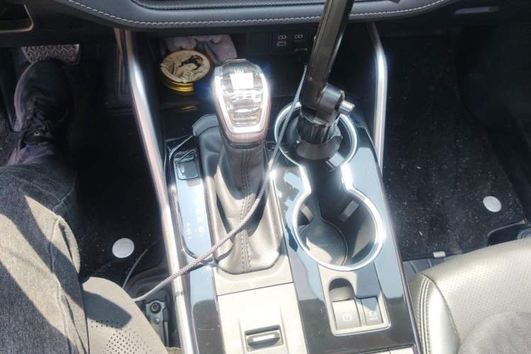 Used Toyota Highlander 2022 Dual-Engine 2.5L 4x4 Elite Edition 7-Seater Gear Lever