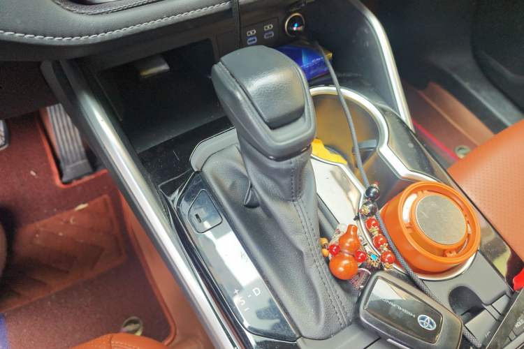 Used Toyota Highlander 2022 Dual-Engine 2.5L Two-Wheel Drive Elite Edition 5 Seats Gear Lever