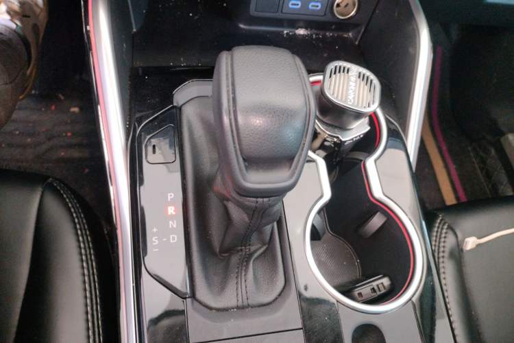 Used Toyota Highlander 2022 Dual-Engine 2.5L Two-Wheel Drive Elite Edition 5 Seats Gear Lever
