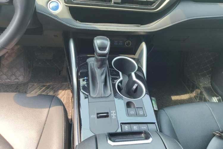 Used Toyota Highlander 2022 Dual-Engine 2.5L Four-Wheel Drive Prestige Version 7 Seats Gear Lever