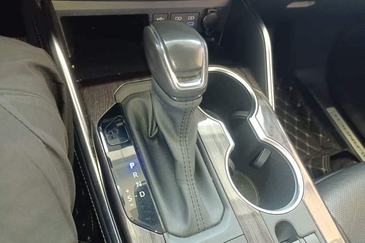 Used Toyota Highlander 2022 Dual-Engine 2.5L Four-Wheel Drive Supreme Edition 7-Seater Gear Lever