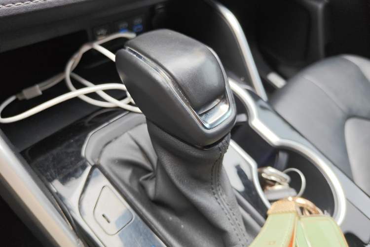 Used Toyota Highlander 2022 Dual-Engine 2.5L Four-Wheel Drive Prestige Version 7 Seats Gear Lever