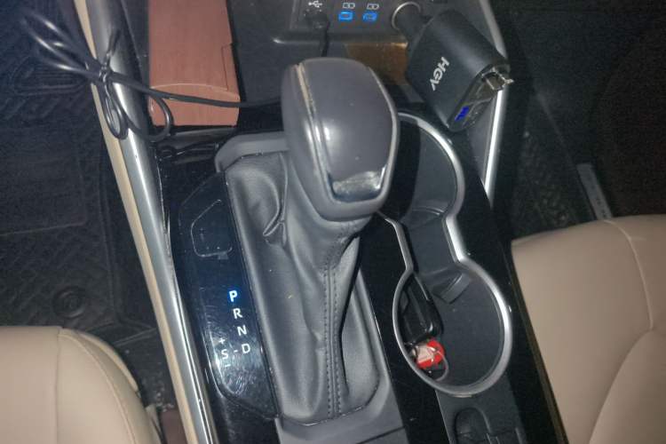 Used Toyota Highlander 2022 Dual-Engine 2.5L Four-Wheel Drive Prestige Version 7 Seats Gear Lever