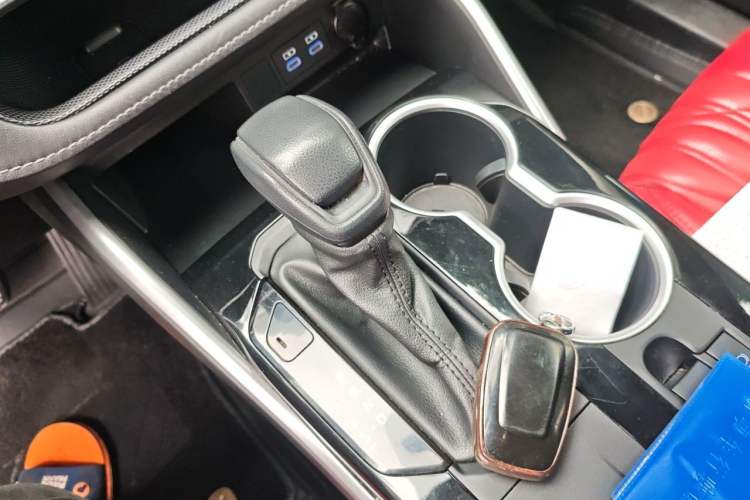 Used Toyota Highlander 2022 Dual-Engine 2.5L 4x4 Elite Edition 7-Seater Gear Lever