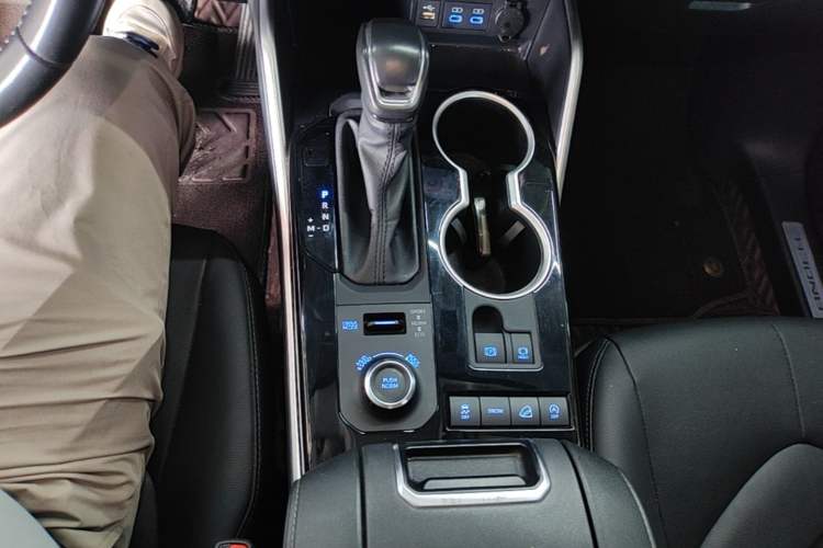 Used Toyota Highlander 2022 380T Four-Wheel Drive Prestige Edition 7-Seater Gear Lever