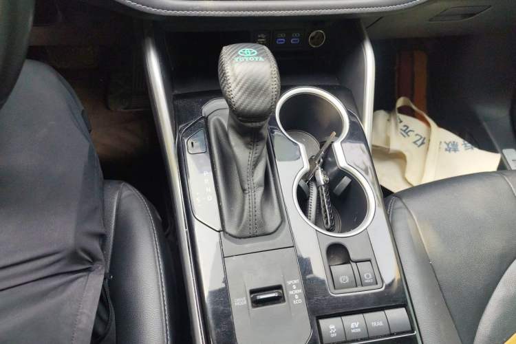 Used Toyota Highlander 2022 Dual-Engine 2.5L Four-Wheel Drive Prestige Version 7 Seats Gear Lever