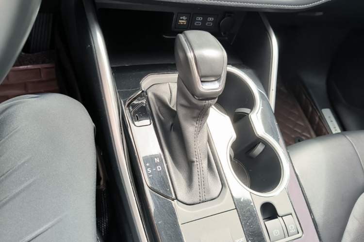 Used Toyota Highlander 2022 Dual-Engine 2.5L Four-Wheel Drive Supreme Edition 7-Seater Gear Lever
